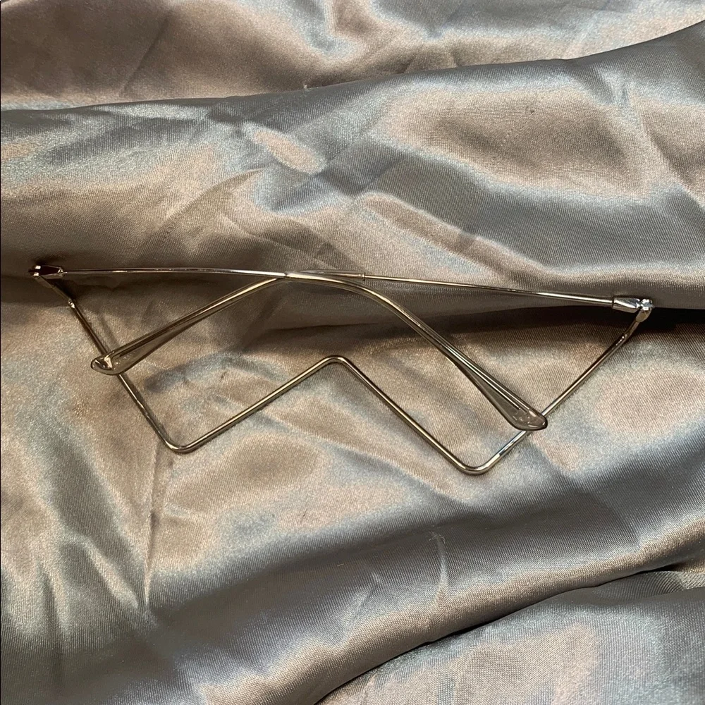 🌹W shaped Crystal-Embellished Silver Tone Rimless Sunglasses